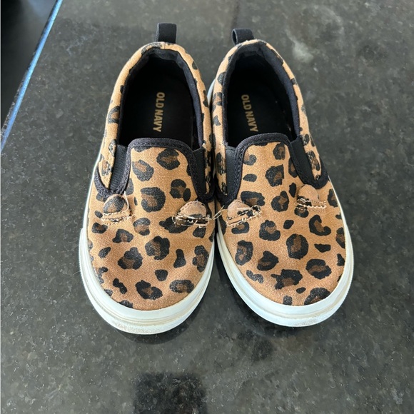 Slip on toddler shoe - Picture 1 of 3